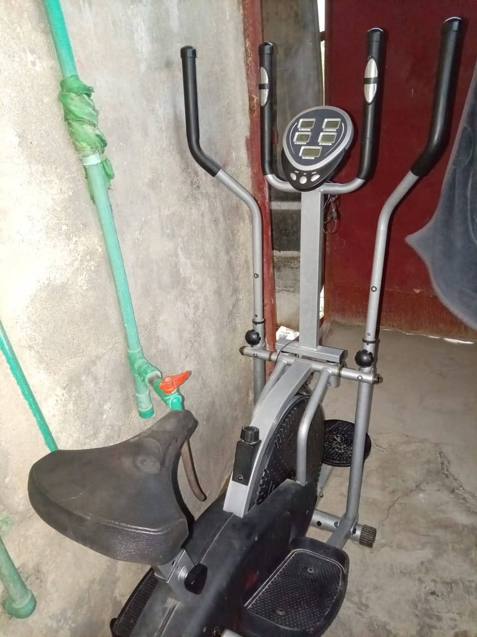جهاز رياضه للبيع بسعر مناسب جداً 
***********

