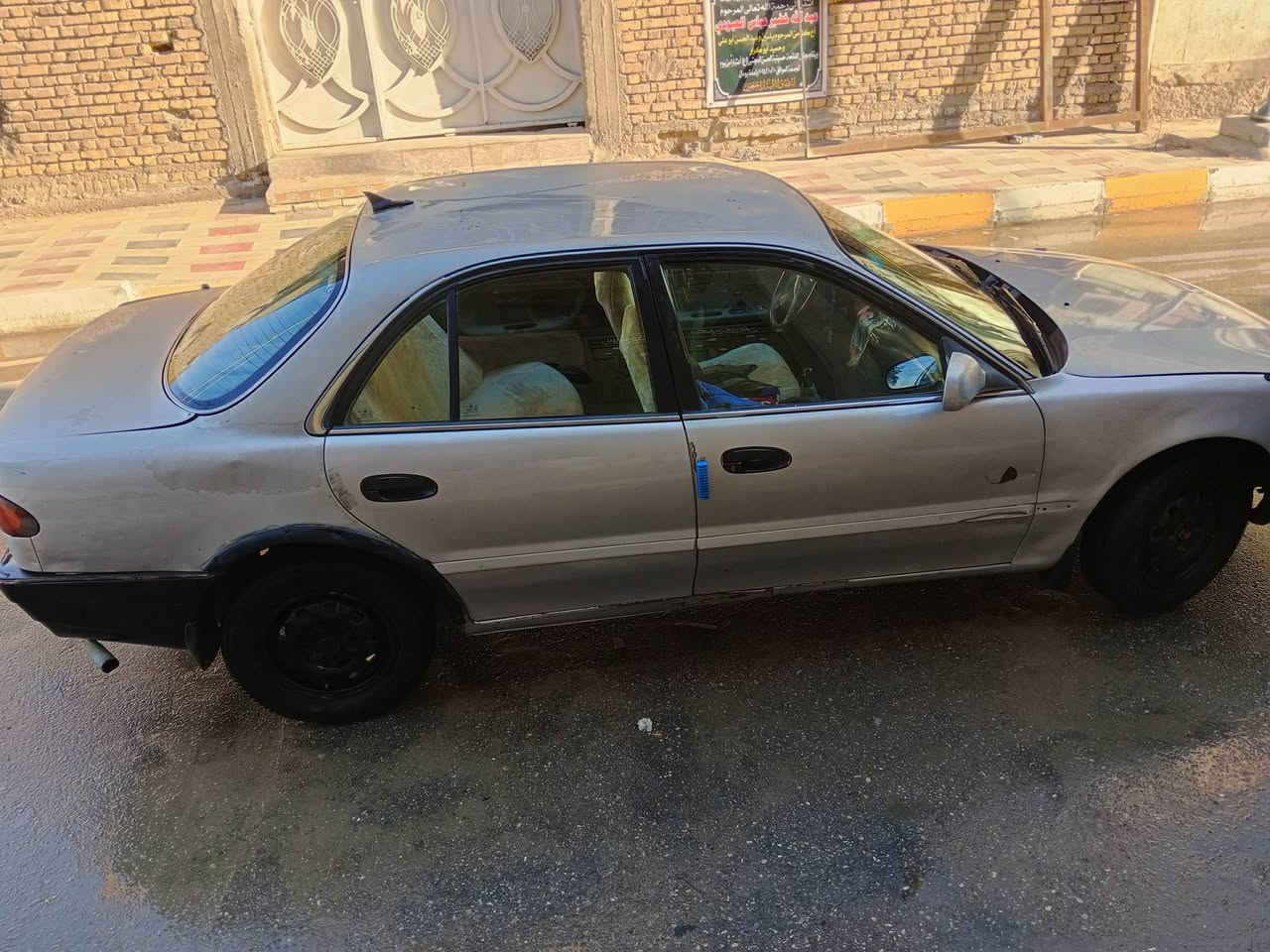 السلام عليكم سوناته مديل 1993بسمي رقم كربلاء قبل شهر جددت سنويته  تنتهي 30بيه لاستيك ولف بس صبح بيه دخانه من تحمه تكطع كير عادي سياره من كير جديد حداديه خير من الله دواخل جديده حلوه سياره  مابيه نقص ان شاءالله سياره مكانه بناصريه شطره *********** سعره 33وبيه مجال
