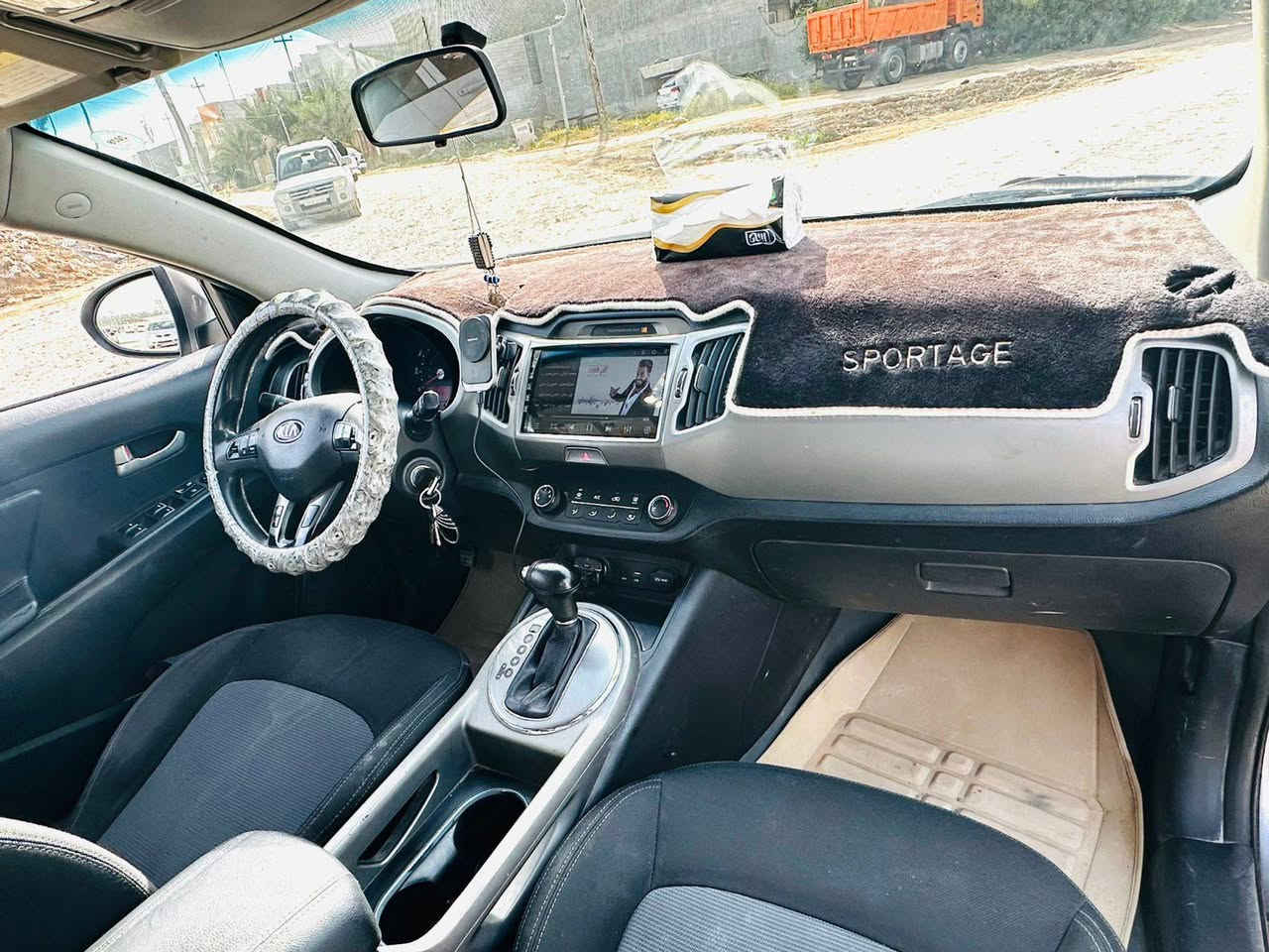 السلام عليكم كيا سبورتج موديل 2016 السياره وارد امريكي ضررهه شبر بلجاملخ الامامي فقط رقم اسليمانيه بسمي مكان ديالى بعقوبة السعر 150وبيهه مجال بصيط الاتصال على الرقم *********** السياره احلى من الصور
