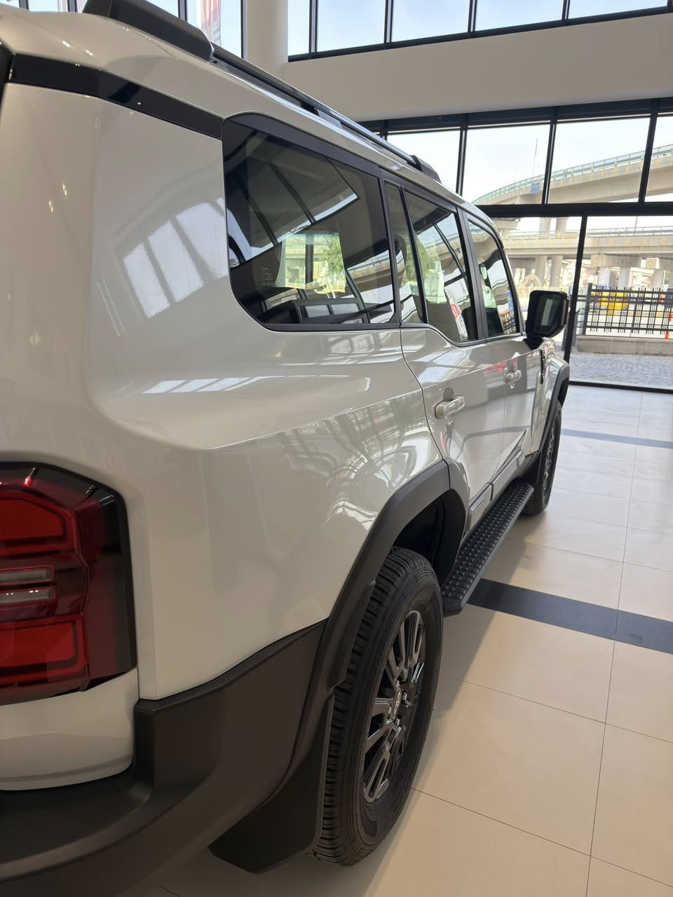 برادو R2  
2025 0KM 
متوفر في شركة البر وكيل تويوتا المعتمد صيانة ٤ سنوات مجانية
٣ سنوات ضمان كير ومحرك 
للحجز والاستفسار 
***********
المواصفات
نظام سلامة تويوتا الثالث
تدفئة وتبريد مقاعد امامي
فتحة سقف
مقاعد جلد
حساسات امامي خلفي
كاميرا خلفية
نظام تثبيت سرعه
تشغيل محرك عن بعد
