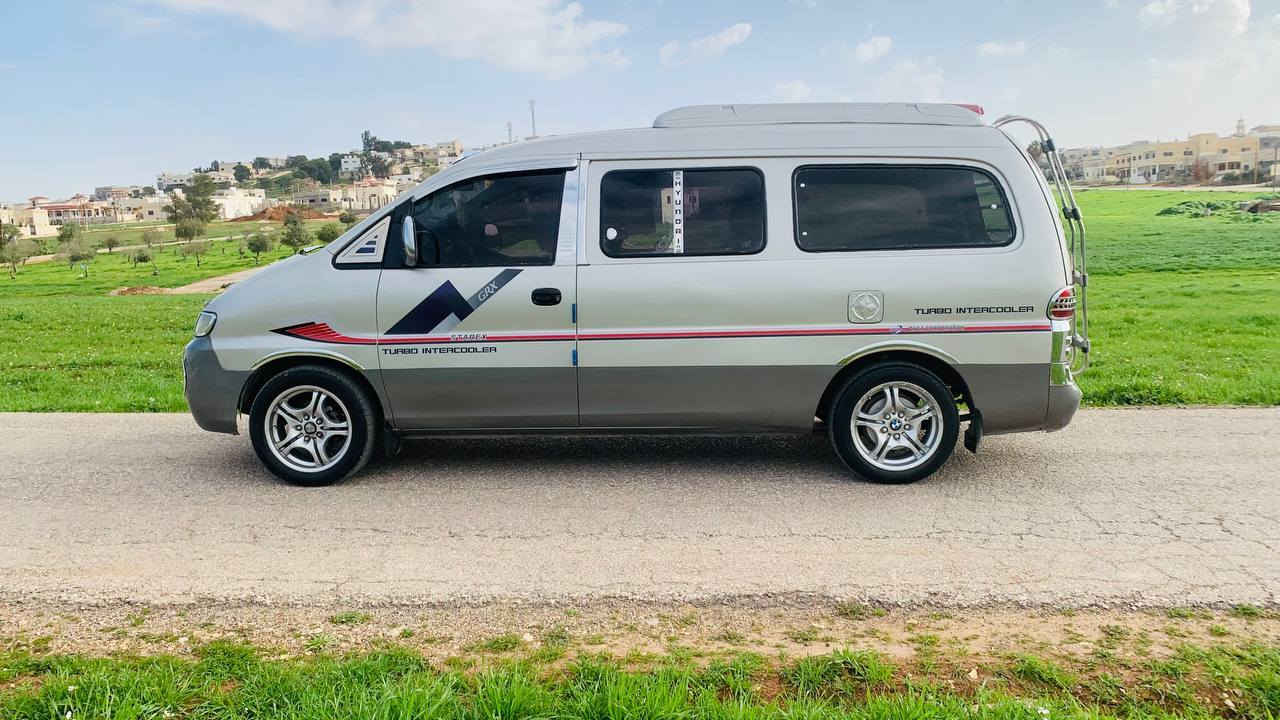 باص هنداي ستركس 2001مرخص سنه نقل مشترك اصلي
فحص جيد جيد ضربه  ضربه راسيه يعني فحص كامل لا قص ولا غيار ولا صدا ولا هرايان
ماتور 27 BB  افرهول كامل 60%
قير جيد جيد دهان جديد اول دهنه اله بعد دهان بلاده بدي صاج ولا حبه معجون ترخيص سنه مرخص ل28/1/2027 غرفه الشركه  نضيفه مشيه نخب ولا طقه نقل كامل كوشوك 4جديد للبيع بسعر حرق حرق حرق(3300)كاش 
الله يطرح البركه لصاحب النصيب
الباص ع الواقع اجمل من الصور والتصوير اليوم
0796186341 ابو فيصل


**إذا كنت صاحب هذا الإعلان وتريد حذفه لأي سبب، رجاءا أرسل رسالة إلى الدعم الفني**