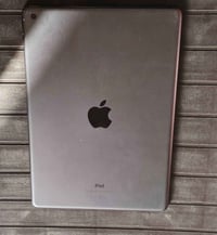 ايباد 9نضيف للبيع مع كامل ملحقاته سعر325وبي مجال تواصل خاص او ع رقم 07...