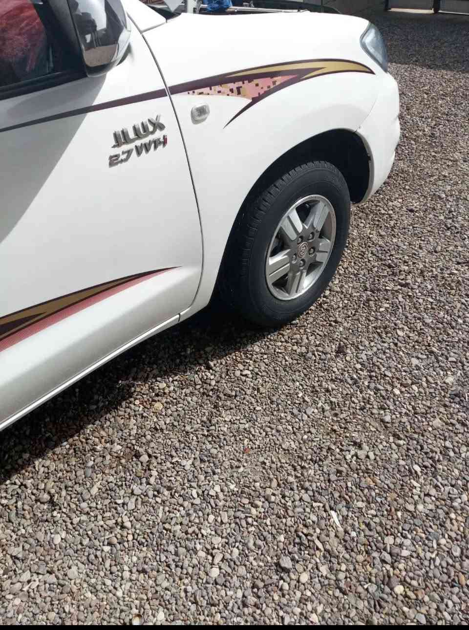 سلام عليكم ‭0770 684 9318‬ فلزونزه للبيع2009 كويتي شاصي 19 كير عادي رقم بصره سنويه مامنتهيه سياره جاهزه مكفوله كفاله من ضربه وتبديل وصبغ حته مابيه بارد تخم تاير الاصلي مكينه وكير مكفولات حداده كهربائيات كله شغاله سعر 155 وبيه مجال مكان سياره بلبصره انا مكلف بنشر
