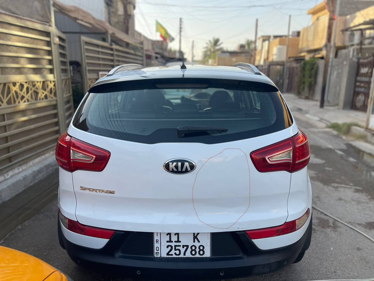 سلام عليكم ورحمة الله وبركاته
كيا سبورتج 2014 خليجي

رقم بغداد انكليزي

بنوراما

تحكمات ستيرن اربع جهات

محرك ٢٠٠٠ دوش

شاشه وسماعات اصليه بوز

مري شفط

كير محرك مكفولات من كلشي

بيه معجون اباب عكس السايق الباب مصبوغه

وبارد بالجنطه حسب ما موضح بالتأشير 

اطارات جديدة 

تبريد قطعة وحدة 

عنوان بغداد الزعفرانيه

السعر155

رقم الهاتف ***********
