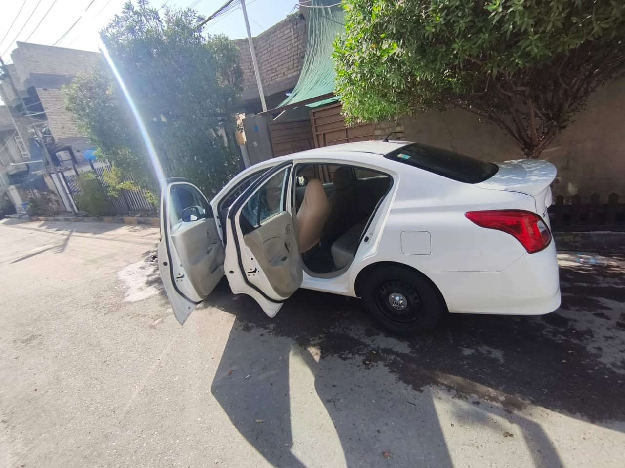 السلام عليكم سني موديل 23 ماشية 70 الف قابل للزيادة مكفولة من الضربة ومن كلشي ، دعامية امامية مبدلها بتجارية . 
السيارة بسمي رقم اربيل رايدها 122$ 
(غير متواجد على الفيس)
 فقط اتصال على الرقم ***********
