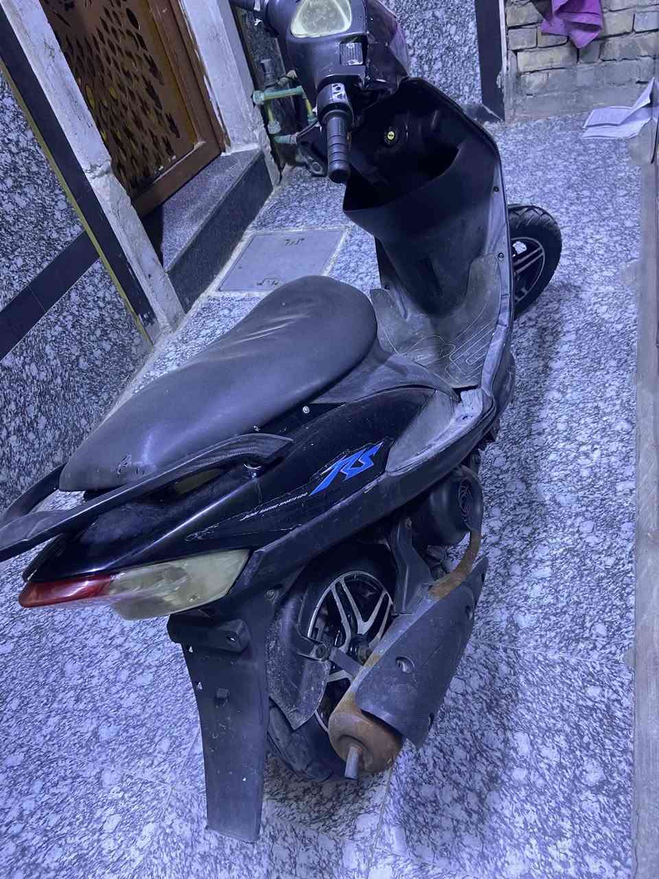 ماكس عدله للبيع الدراجه بيهه 
وياله 
صدر 
كلجات 
بوشه بلاديه ٤٩ 
الدراجه خير من الله 
ما فد يوم وكفتني بشارع الله شاهد نقص الدراجه بس باتري كله شغال سلف هورن اشاير كلوبات  
رقم ***********
مكاني بغداد حيور
