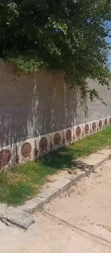 @إشارة الدار معروض للبيع مساحته ٦٠٠متر ع شارع ١٠ نوع العقار عقد بي وصل تطويب وكل اولياته بالبلديه موجوده بناء ٢٠١٣ بناء بلوك بيت مرتب وحلو وجاهز من كلشي وجوارينه طيبين بشكل واهم شي الجار قبل الدار عنوان الدار حي المختار شارع ابو يزن ومحلات حامد الكريفعاوي سعر المطلوب ٦٨ وبي مجال للأستفسار هــ *********** '''\ *********** \|+واتساب
