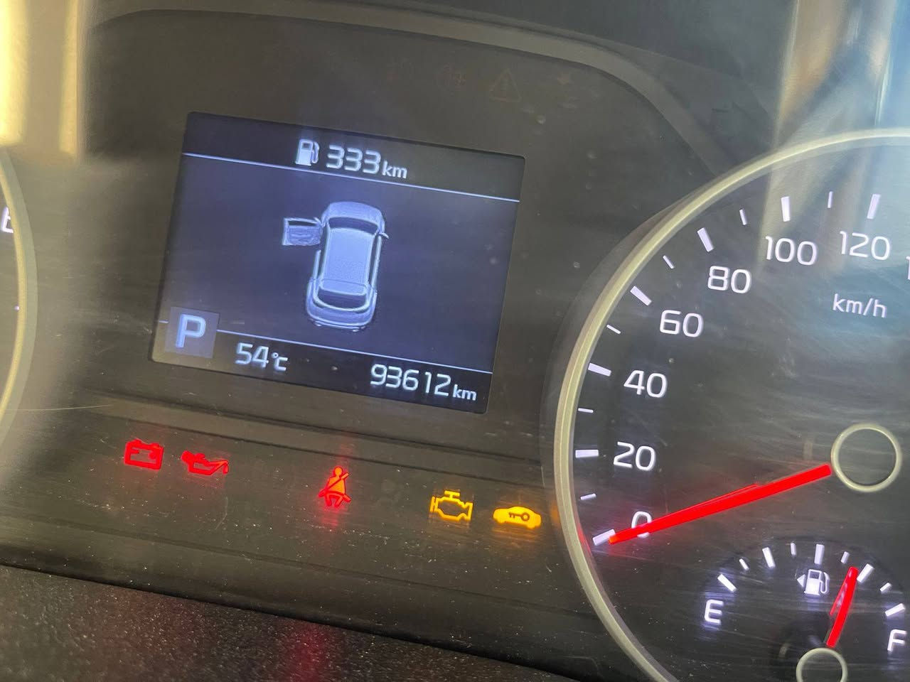 سلام عليكم سبورتج للبيع موديل 2019 بيها بارد بس بل باب الخلفي ودعامية مصبوغة والسيارة مفتوح محركها بس قبق والفات سعرها 180 
***********
