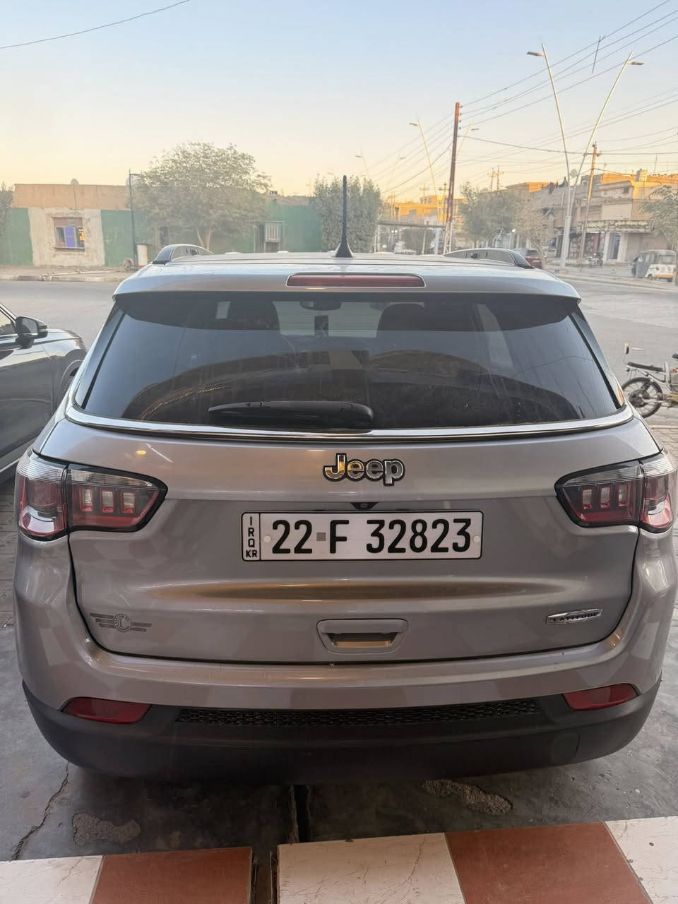 جيب كومباس 2018 رقم اربيل باسمي تحويل ثاني يوم
ضرره بنيد فقط نفسه مصلح بدون دواخل 
بصمه 
محرك 2400
كير اوتوماتيك وعادي 
شاشه اعطال
شاشه جبيره وكامره بلادي 
ويل كب كروم 18 مع تخم تاير جديد
هند بريك بصمه 
صندوق كهرباء 
ماشيا 112 الف كيلو
سياره جديده بدون نقص حته جيك ما مشتغل ولا مسج بيها 

***********
