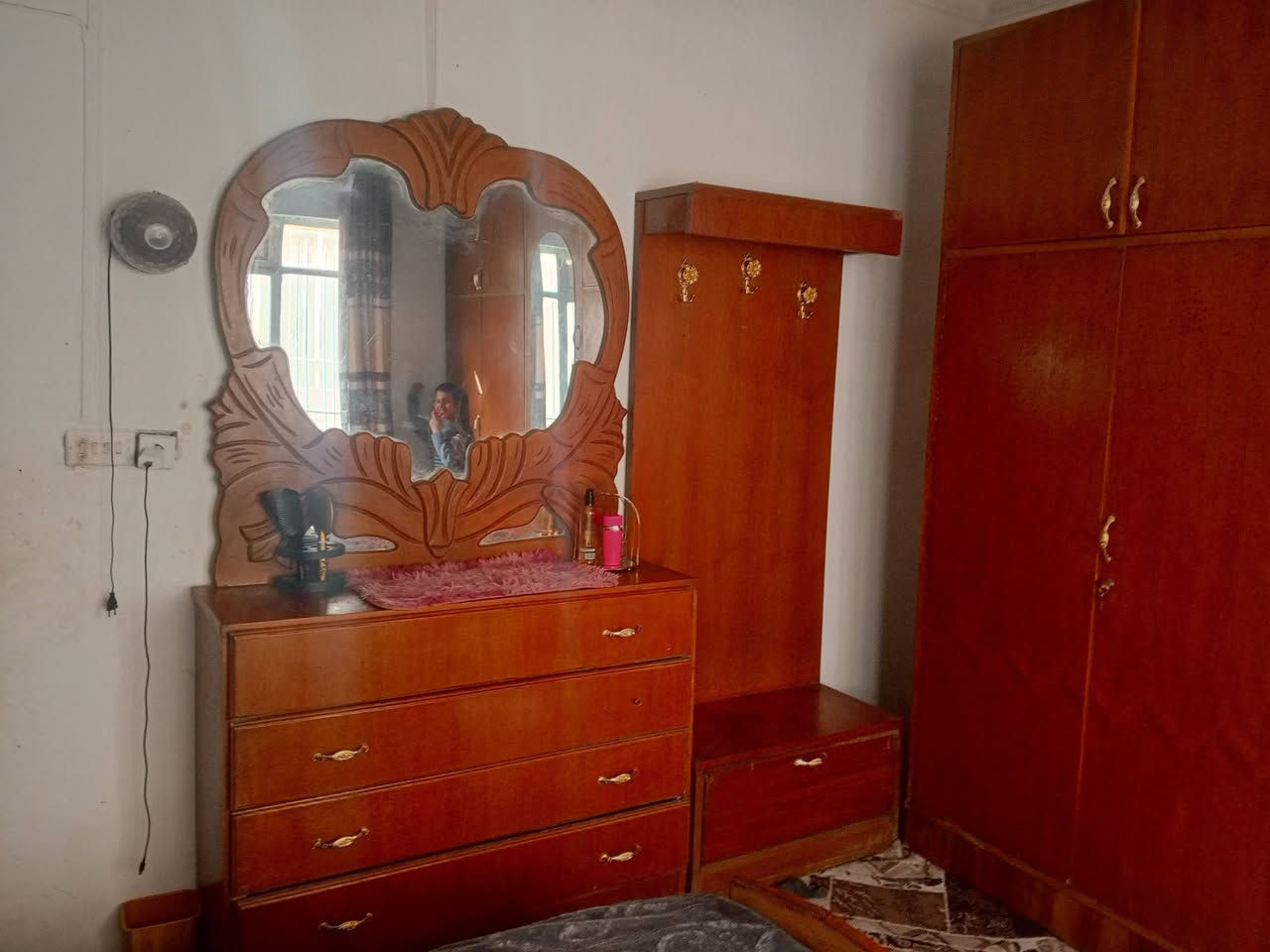 غرفة للبيع
السعر 450وبيها مجال ***********
