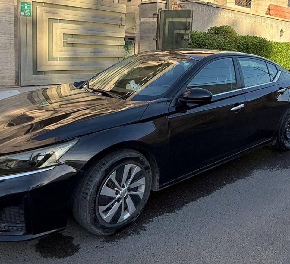 � نيسان ألتيما الشكل الجديد 2023  S 🚗
📍 الموقع: بغداد - الكرادة 

🔹 المواصفات:

 • الموديل: 2023
 • المحرك: 2.5
 • حجر بيئة بلادي 
 • توقف ذاتي + مانع اصطدام
 • قيادة آلية مع نظام المسار
• رادارات أمامي وخلفي
 • الأبواب بصمة
 • لايتات LED بلادي
 • تحكم كامل  الستيرن (فول تحكم)
• خروج عن المسار ( يهتز لستيرن ) 
• تشغيل عن بعد

🔹 الحالة:

 • نظافة مثل ما موضحة بالصور
 • الضرر: صبغ جاملغ وبالبنيد فقط
 • بدون دواخل والراديترات بلاد
 • إيرباك ستيرن والدشبول راجع سستم

🔹 رقم الشاصي: 1N4BL4BV2PN335974

💰 السعر: 135$ (وبيها مجال)

📞 للاتصال: ***********
