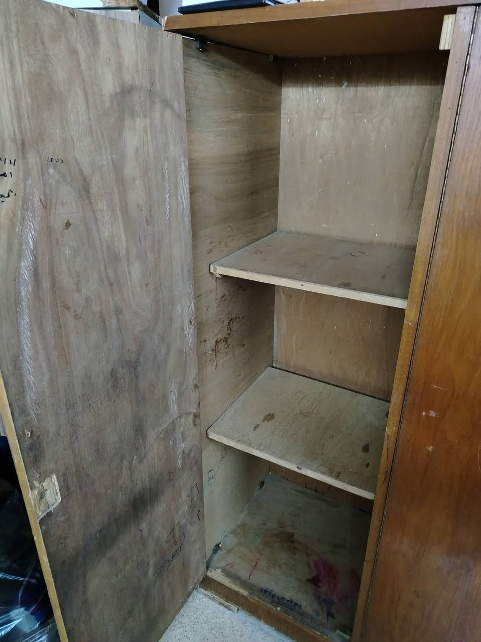 قنصور للبيع 4ابواب
مكان حي البكر 
السعر ٩٠ وبي مجال 
رقم ***********
