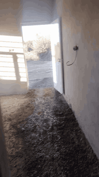 ما شاء الله على بركة الله كادر صب
وتنظيف البيت الذي يوجد في تراب وسبيس وحدل والشغل كما هو موضح في الصوره لاستفسار عل الرقم التالي ***********
