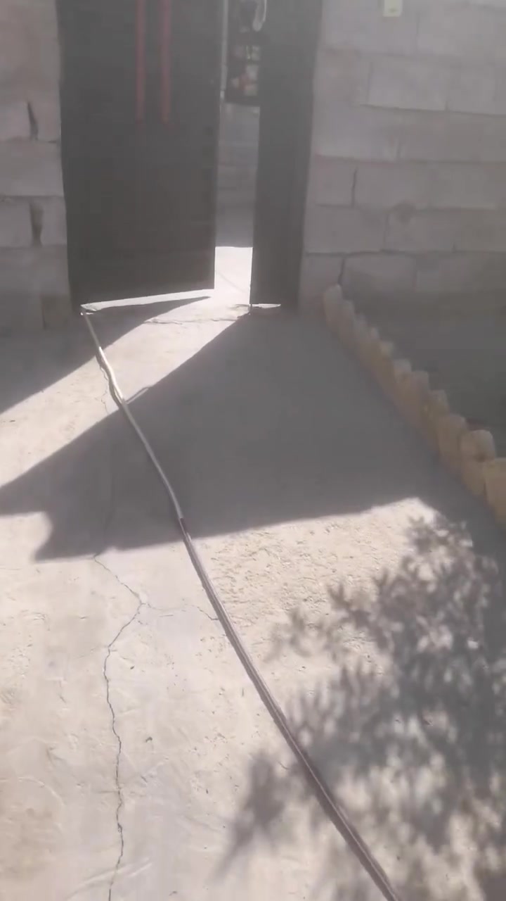 سلام عليكم اعيد نشر بسبب وعود كاذبه بيت تجاوز لبيع بيت مرتب منطقه هادئه مابيه اي مشاكل جيران معدلين الله شاهد السعر ١١مليون وبيه مجال قليل بيت تجي وتكعد  بيه ما تخسر عليه أي فلس ماي يوميه يحتوي علئ ديوان خارجي ومطبخ وصاله كبيره حجم و2غرف وكراج خلفي مثل ما موضح بالمقطع الله شاهد بيت متعوب عليه وسق ثانوي لبيع ويصلح الاجار ٢٥٠ ستفسار يتفضل خاص وهذه رقمي تواصل واتساب ***********
