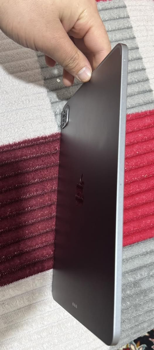 ايباد 11 برو M2 ذاكره 256 بطاريه 87 مكفول مابي شي مبدل ولابي زلغ سعر 675 الف مكاني بصره قضاء شط العرب واتساب ***********
