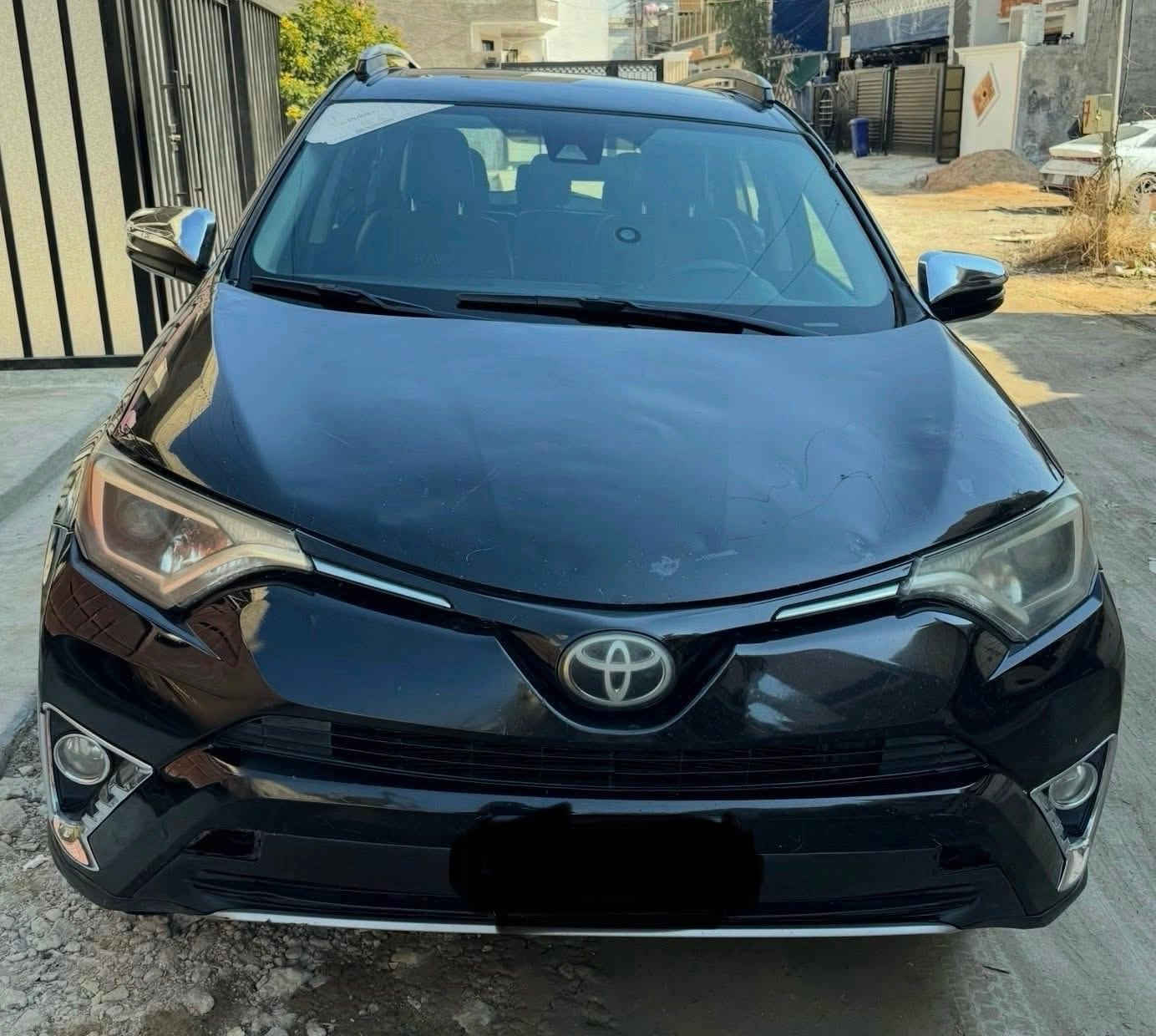 راف فور ٢٠١٨ XLEحادثها بامريكا جاملغ وباب خلفي وتكمة السائق بيهن صبغ وبالعراق مبدل جاملغ امامي عكس السائق والبنيد بي بارد صور الحادث مرفقة و سونار مرفق مواصفات معروف محرك ٢٥٠٠ ثلاثة أنظمة قيادة ايكو وسبورت وعادي فتحة كاميرة رادرات دخول ذكي محرك وكير وتبريد ما ملعوب بيهن الرقم دولي ديالى هزة جديدة وسنوية جديدة باسمي  السعر مناسب جداً ١٣٠  السيارة يراد لها ترتيب بسيط 
مكاني بغداد الدورة ***********
