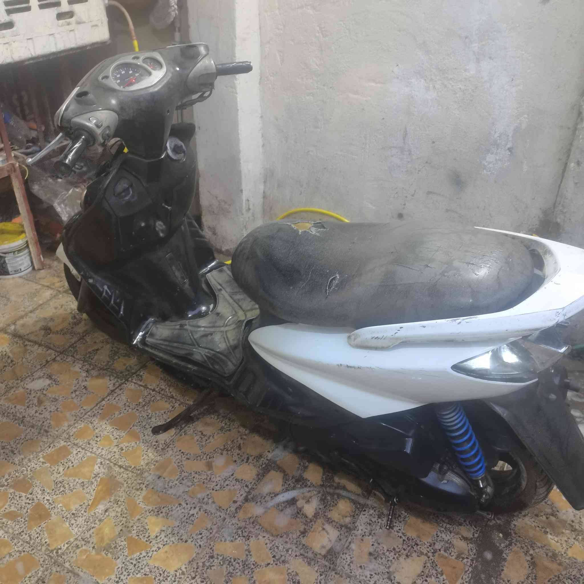 سكنس 110ياباني
دراجة كوم حديد مجفتة جديدة ماتشتغل مكطوع مواير مال بانزين تايرات زوج جددد دراجة كهربائتها كلهة شغالة سلف هندر يشتغلن مكان( شعب سوق شلال( رقم (***********) سعر 160وبيهة مجال
