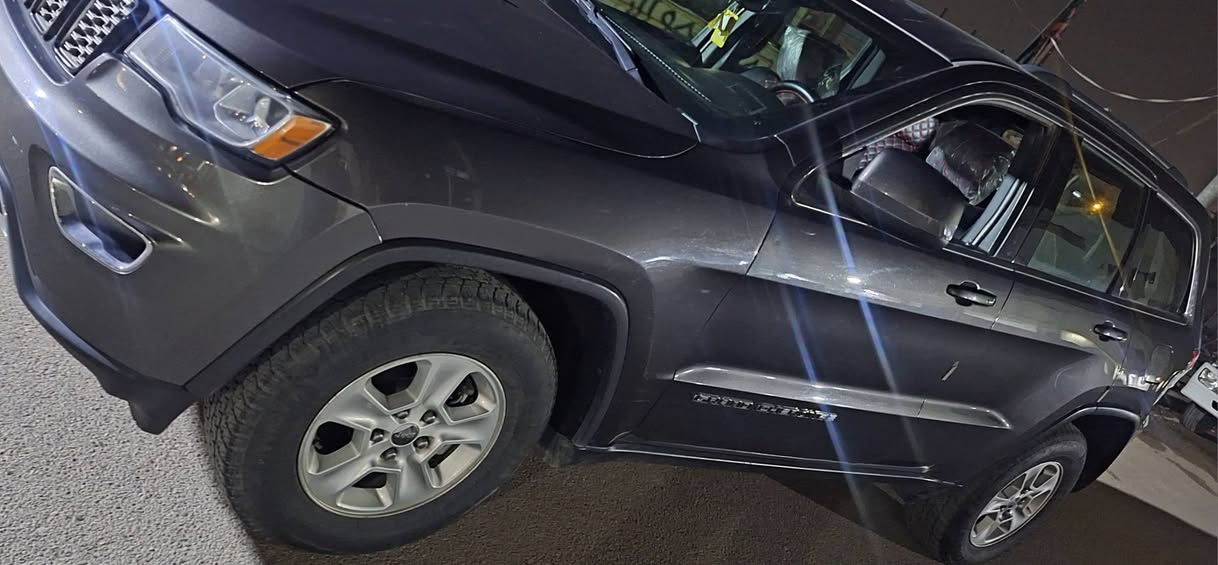 السلام عليكم جيب ١٧ لون فيلي رقم بغداد بأسمي وارد أمريكي للبيع حادث جاملغ وبنيد ومرفق السونار كشنات جلد ويل كب كشن كهربائي السعر ١٩٠ رقم الموبايل ***********
