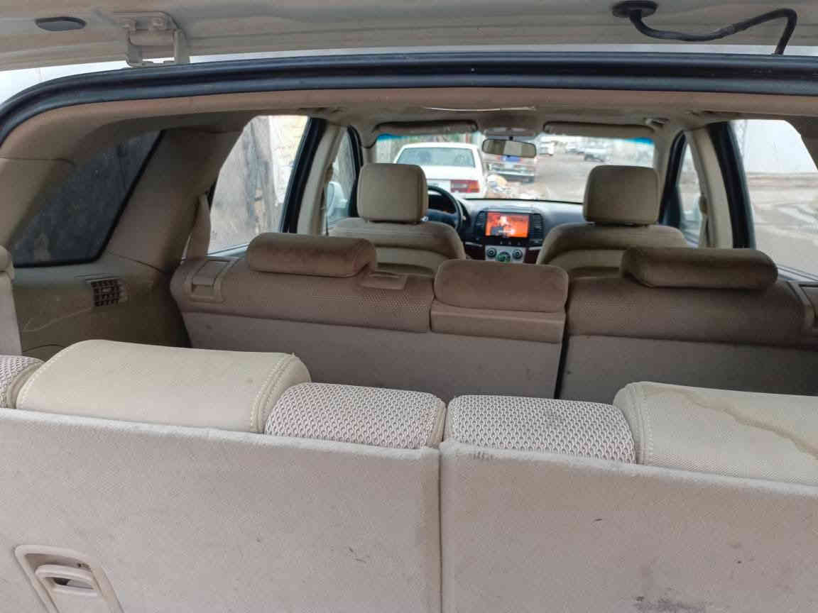 للبيع هونداي سنتافي 2009 ((ادوات ادوات❗))
وارد خليجي مكفوله من الكص والضربه 
السيارة داخله سياحه 
فول موصفات 
فتحت سقف 
تبريد 3 قطع 
سبعه راكب 
داخل بيجي 
4x4 فور ويل 
سته سلندر  بانزين 
السعر 53 
لاستفسار ***********
