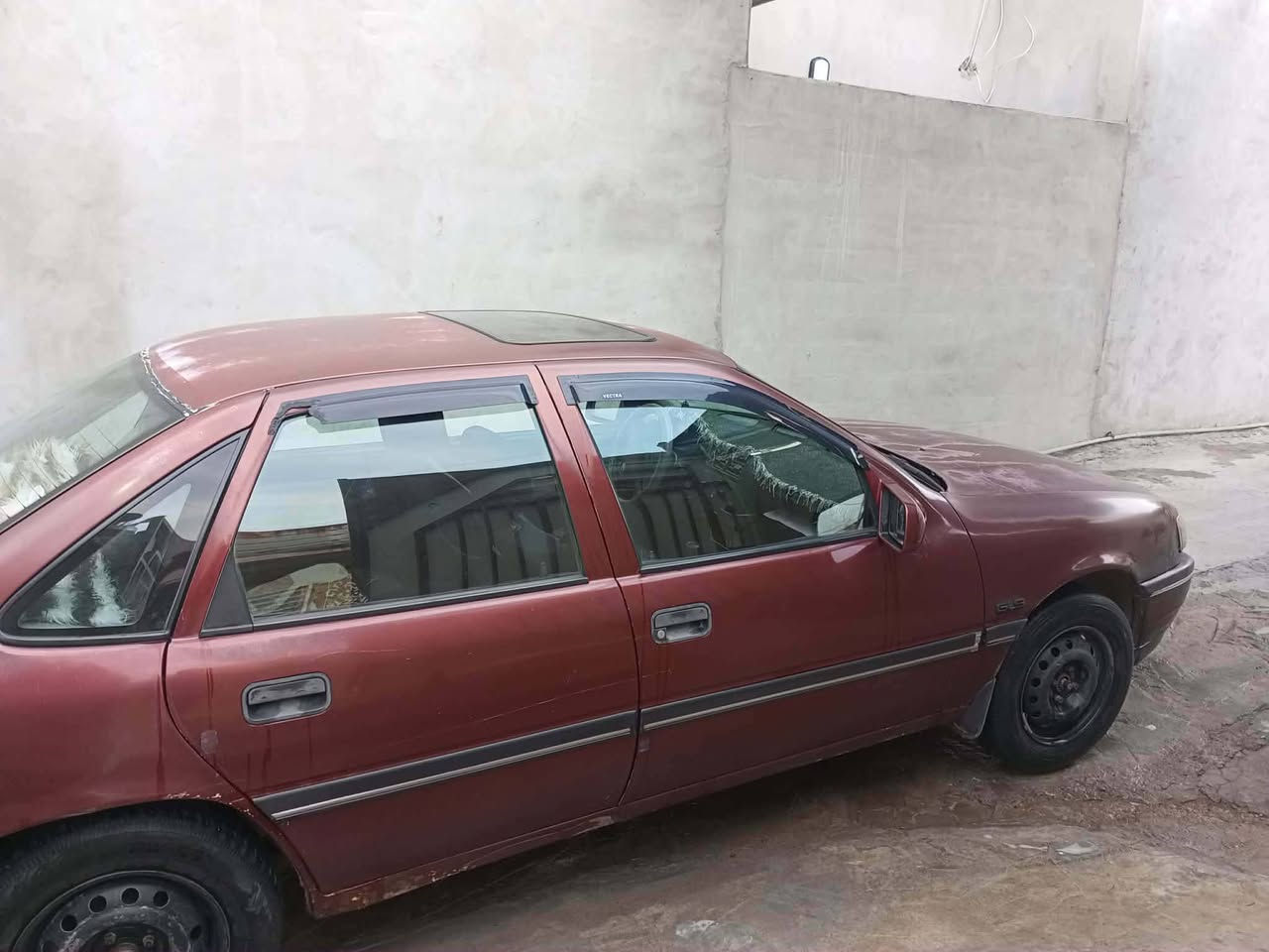 السلام عليكم 
اوبل فيكترا موديل 1991 
 حجم 20
سلايت
محرك لا صرف لا نفخ لا بخار 
كير محرك شرط
كوبون بانزين بيها
سيارة باسمي 
شرط وكالة وتحويل
 تدفئة 
كير اتوماتيك 
سيارة كاملة
ضرر دوائر ودوسات فقط
وباقي بدون صبغ شرط
رقم نينوى
داخل نضيف
 سعر 45
***********
***********
