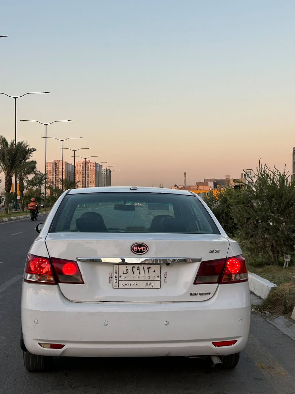 للبيع بي واي دي جي اثري ٢٠١٣ بغداد سياره جديده ما بيها  اي نقص كير مكينه حداديه جاهزة  كله تمام مكينه ١٨٠٠ كير أوتو داخل نظيف جداً كشنات جلد بلاد تحكم ستيرن فتحه كهرباء شاشه كامره  مكان السياره حي العامل قرب مسبح الرافدين موبايل  ***********السعر ٥٣ وبيها مجال حك الجيه تحويل ثاني يوم رقم انكليزي الجديد
