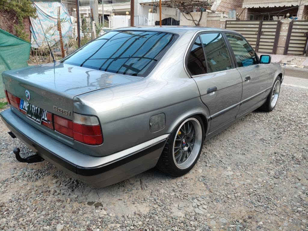 بیئێم 520i کەپس مۆدێل1991
ئاڕم پلاستیک هەولێر بەشەرتی ئەولیات
سەنەوی ئەسڵی لەگەڵە بەشەرت
     گێر عادی تەبرید گوشین جلد
لەسەر وەزحی خۆیەتی زۆپاک ماوەتەوە
تایەو ویلی لۆکی لەسەرە 
بێ دعم بێ لێدرانە موس بڕاوە بەشەرت
گێرو مەکینە تەقەوڕەقە کارەبای ئەوەلیات
 دعم وەرگەڕان بەشەرت زۆر خاوێنە 
سعری 43 کەمێک مەجال شوێن هەولێر
*********** أربيل, العراق
