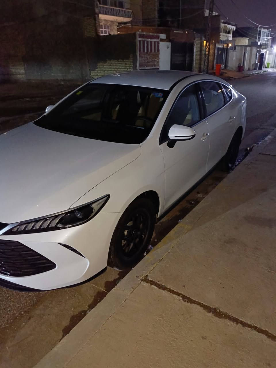 كن بلاص مكفولة رقم بغداد بإسمي ماشي 7800 السعر 17 مليون و900 مكان السيارة فلوجة ***********
