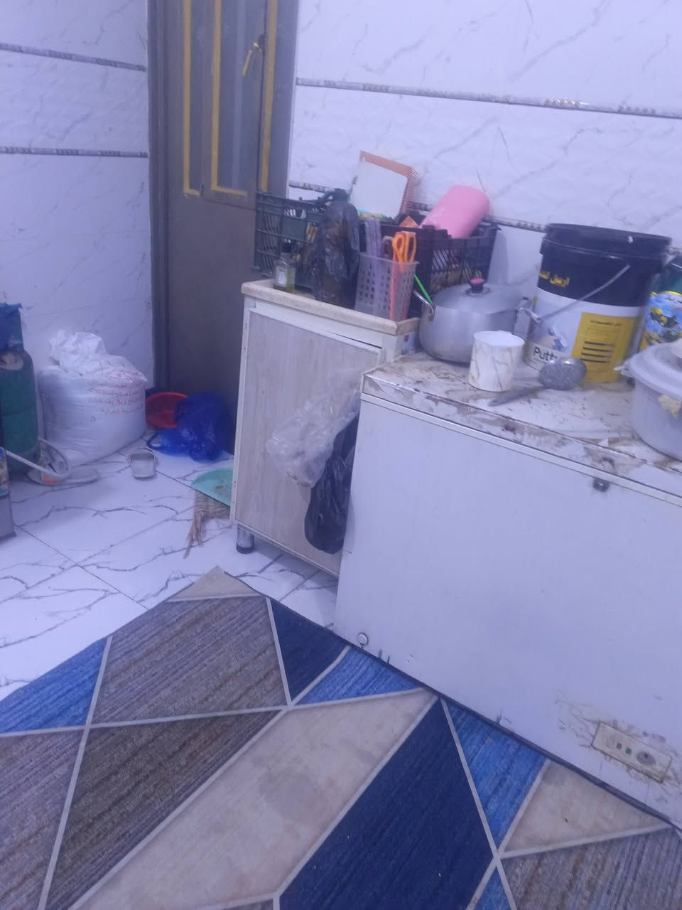 السلام عليكم اخوان متوفر لدينه كنتور وميز  وثلاجه و افريز وكاونتر للتواصل على هاذا الرقم ***********
