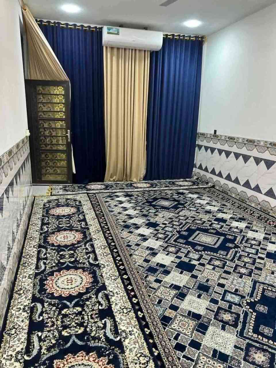 @السلام عليكم بيت في منطقة حي الربيع المساحة 157 م ثاني بيت عن الركن مقابيلة ساحة متنزه مو داخل الفرع للعلم البيت محجوز للاسكان حسب الاتفاق.تريد اني اسدد او المشتري يسدد تليفون ***********.  ***********
