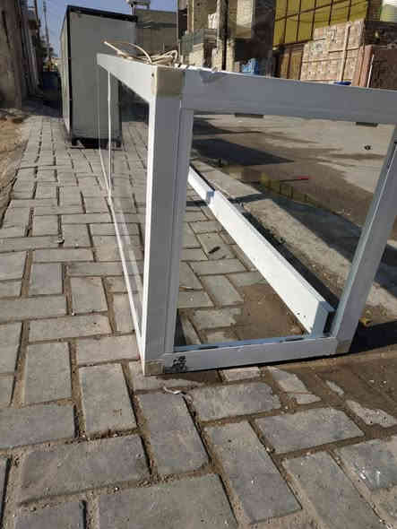 سلام عليكم ميز للبيع نضيف جدا 
مرمر وجام
‏‪0772 600 9956‬‏
