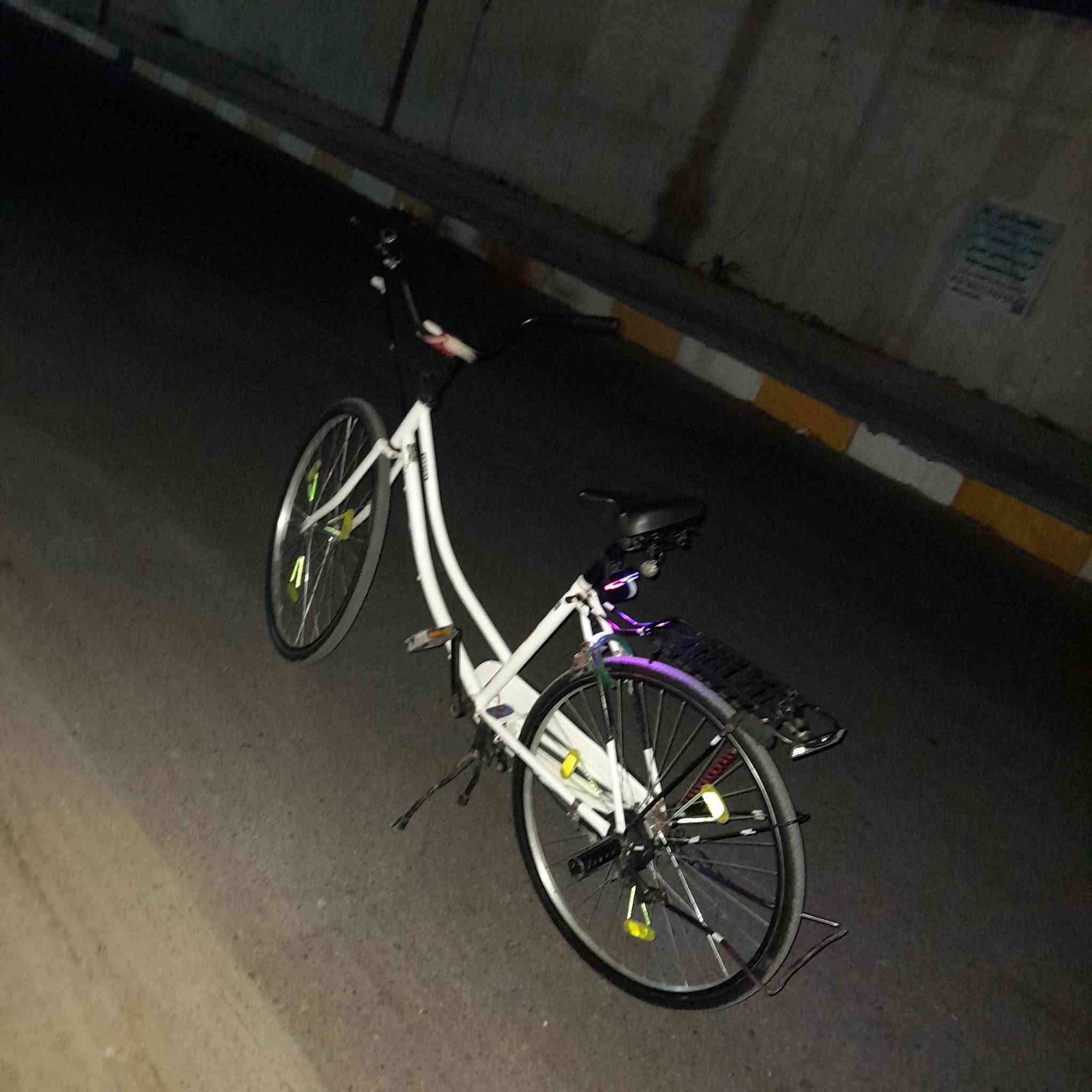 السلام عليكم ورحمه الله وبركاته باسكل للبيع مديل 21نضيف غراض كامله سعر 125بي مجال حگ جيه او مراوس باسكل بناتي نضيف للستفسار الرقم***********
