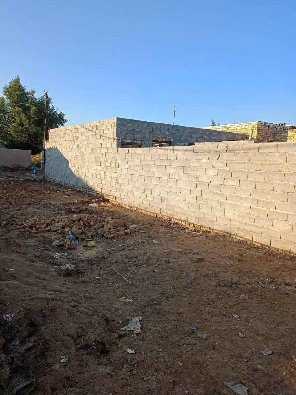 ‬‏ بيت لبيع زراعي يتكون من غرفتين وصاله ومطبخ وصحيات الحمد يم نزلت شيخ بيت مامسكوف هيكل 150متر *********** تصلو عله رقم
