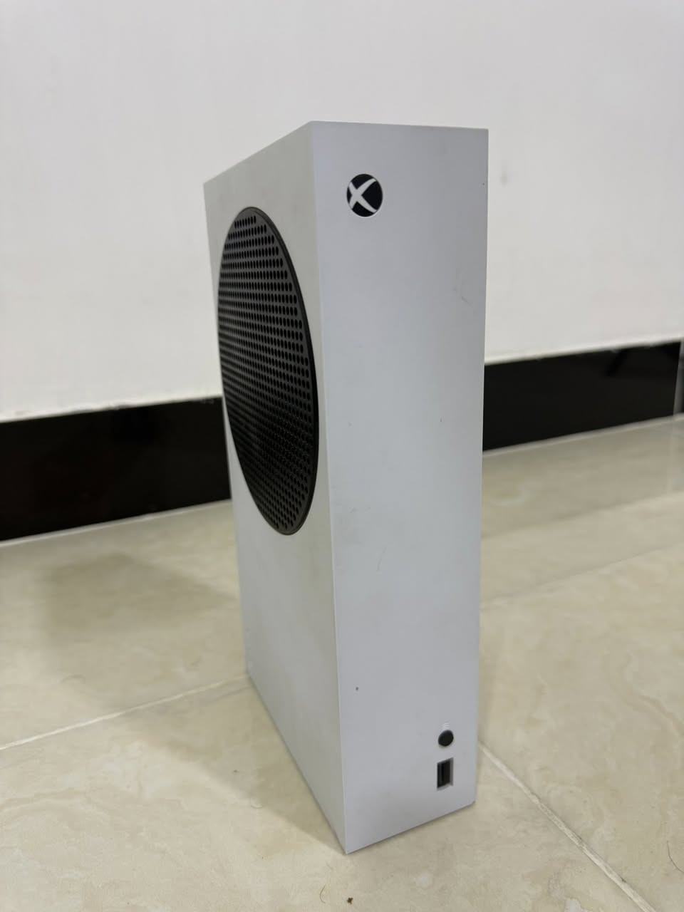 السلام عليكم 
Xbox one series s للبيع 
جهاز نظيف مستعمل شهر ونص ما مفتوح مع كافه ملحقاته + يده إضافيه اصليه لوك ستيكر  + بي حساب كامل وجاهز + كيبل hd .بسعر 350الف قفل 
*********** المكان الفلوجه
