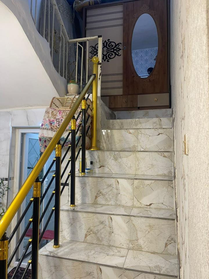 السلام عليكم دار 100متر طابق ونص للبيع في منطقة ابودشير للأستفسار الاتصال ***********
