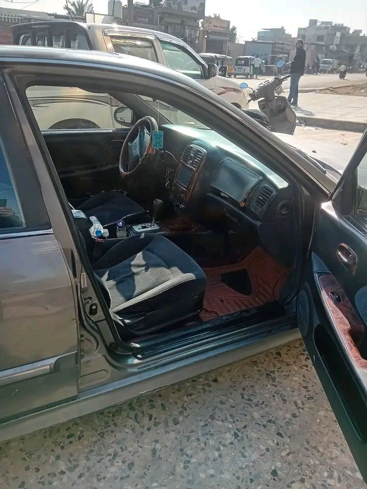 سلام عليكم سوناتا وفود موديل 2002 وراد أمريكي سياره يرادله تعمير ورقم بغداد حداديه امامي خلفي جديده تخم تاير جديد قبل ١٥ يوم من شديده محرك وكير كارتون سعر ٤٣ وبيه مجال قليل ولحد يكسر بلا حلالي ***********
