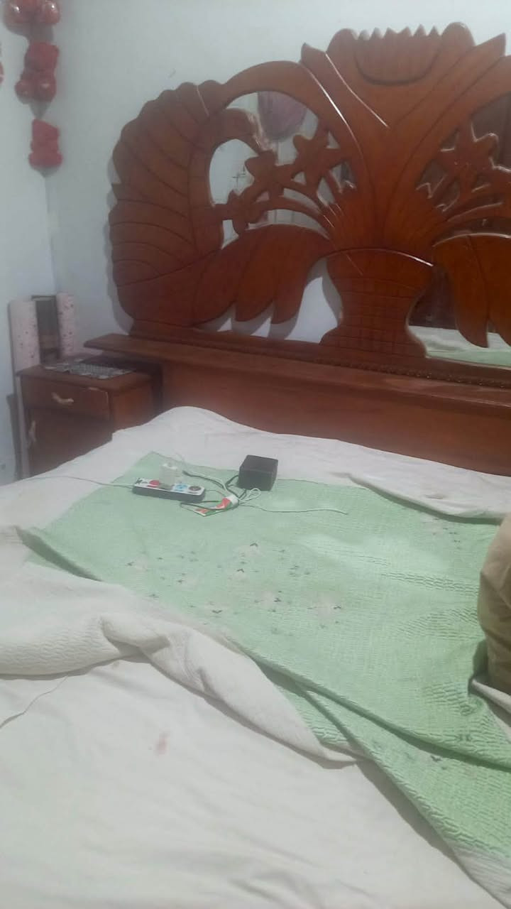 غرفه نوم كالمه نضيفه مابيها اي شي سعر 250 اوبيها مجال ***********
