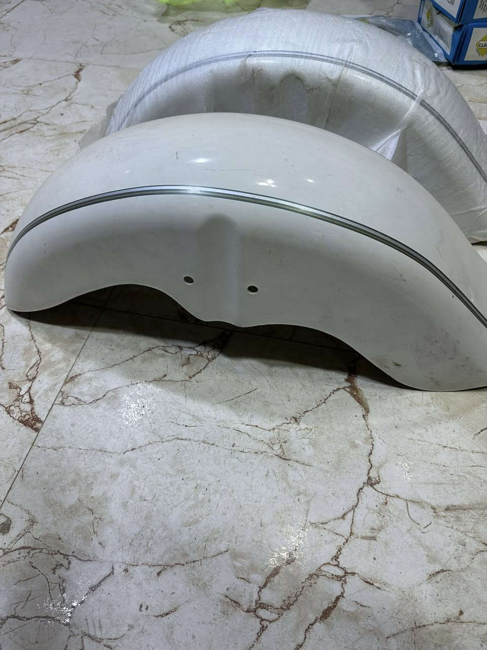 السلام عليكم متاح جاملغ شادو لون ابيضّ للبيع  ***********
