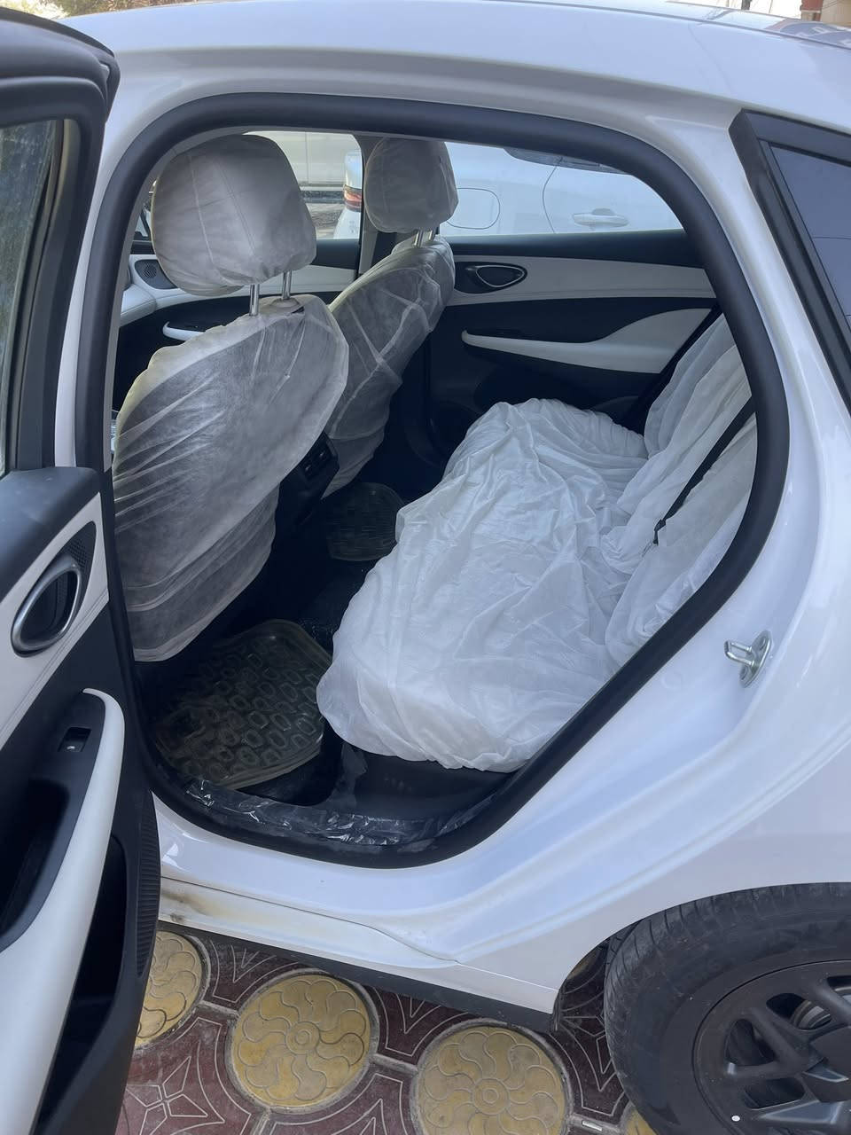 السلام عليكم BYD سير فايف زيرو ماشيه 400 كيلو بدون ارقام السياره مكفوله كفاله عامه السعر 2100 مليون وبيه مجال مكان السياره بغداد حي القادسيه ***********
