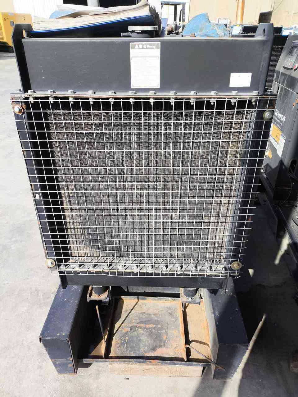 مولد كمنز 4 سلندر سوبر اخو الزيرو ساعات العمل 30 ساعة توليد مارثون 40KVA نظام حماية  فول اوتو المولدات بلاديات خوات الزيرو يوجد قطعتيين العنوان اربيل للأستفسار الإتصال *********** يوجد توصيل لكافة المحافظات وبضمان 🚚
