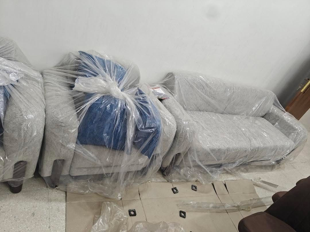 تخم جديد غير مستعمل بجيسه ، عشر مقاعد بيهن طبقة سبرنك شغل درجة اولى  
سعر الشراء مليون سعر البيع ٩٠٠ وبي مجال بسيط
عنواني شارع فلسطين قرب نادي تركماني 
الرقم ***********
