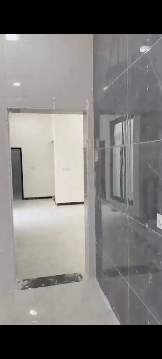 هنا تجد بيت أحلامك
من خلال هذا العرض المميز في هذا المجمع السكني🔝🔝🔝 
 ♦️ يتوفر لدينا بيت للبيع تسليم مفتاح بتفاصيل روعه للغايه البناء كله درجه اولى نفذ بعنايه فائقه 🏡 🔑♦️المساحه200 متر📐 
♦️ نوع العقار  زراعي عراقي وكاله من ابو الكاع مباشر📜
♦️ تفاصيل الداخليه للبيت يحتوي
📮 غرفتين منام
📮 صاله
📮 ستقبال
 📮 مطبخ
📮 حمام
📮 حديقه داخليه🪴 وخارجيه🌲 
📮 السعر 125 مليون
📮 العنوان البصره البهادريه علي 3 مداخل من 🔛 البهادريه 🔛 وابو الجوزي و🔛 ام النعاج
📮 للاستفسار التواصل معنا ع هذا الرقم   ***********
🔙 متوفر واتساب ايضا البصرة, العراق
