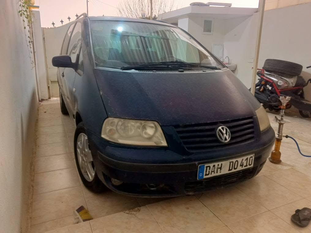 Volkswagen sharanمۆدێل 2003 فول مواسفات بەس سویجە یەعنی علوج کێشەی مەدەنی بەشەرتە سعری ۲٥ ورقە  گێرو مکینەی تویتای یابانی لەسەرە گێر تماتیکە مکینە چوار پستۆنە بێ کێشەیە سەیارەیەکە 
شوێن . هه وڵێر دارەتوو 
‌*********** أربيل, العراق

