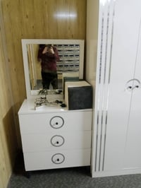 غرفة نوم • للبيع • فيها مجال