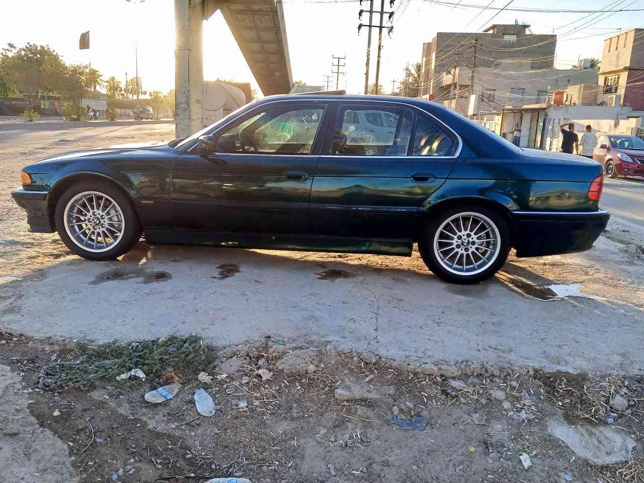خفاش موديل 95 محدث 2000 بكانهة زعفرانية 730 محرك 8 سلندر ***********
