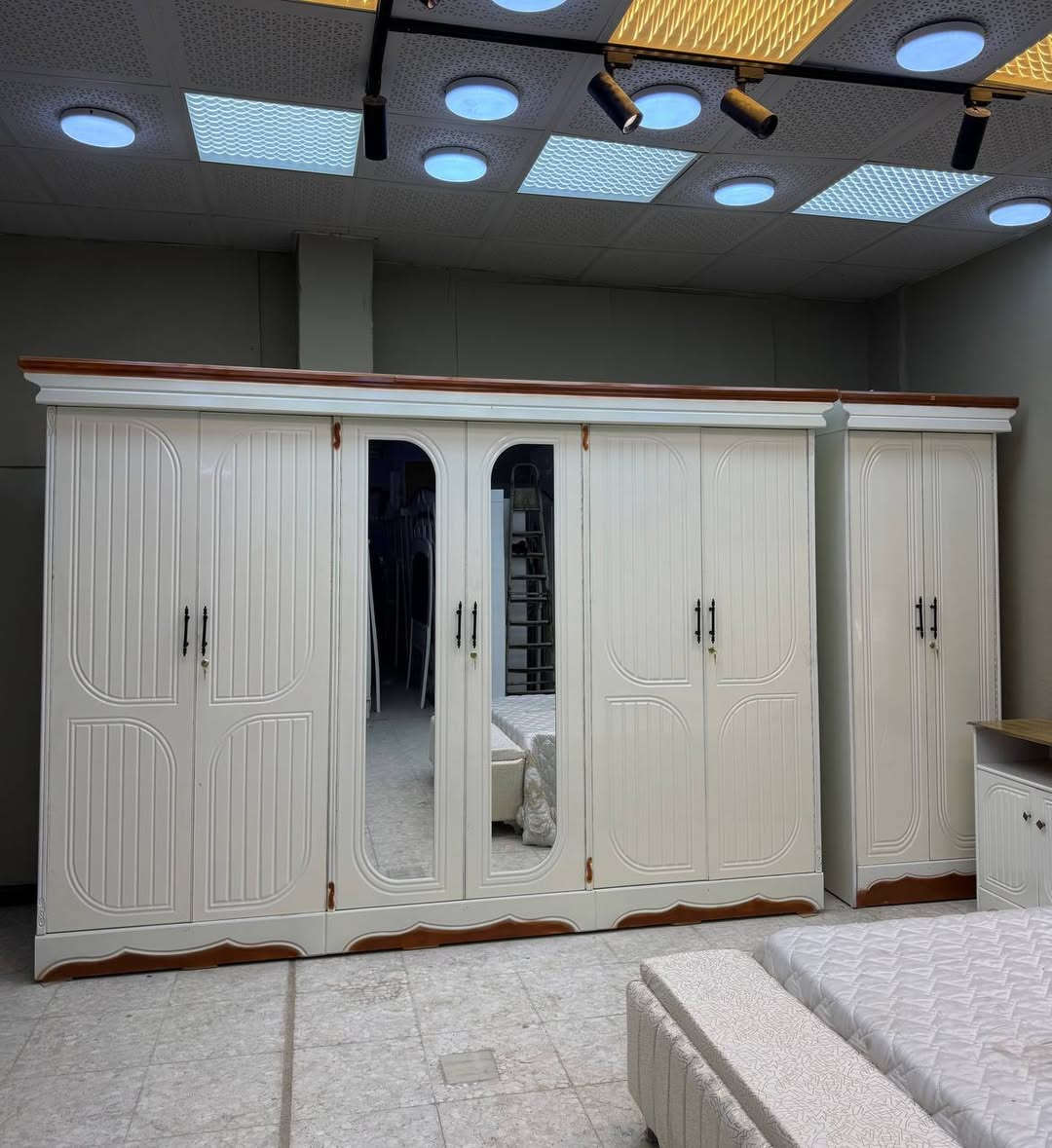 غرفه صاج مرمري

🔅تفاصيل الغرفة المرمري  ....

 خارج ٤ملم ام دي اف 🔺
وداخل صاج ٣ملم 
صبغ حراري  درجة اولى 

عدد القطع  ٧ قطع 😍
🔺1 //جرباية  قياس  ١٦٠ × ٢٠٠ 
🔺//ميز جانبي ايسر قياس ٥٠
🔺2// وميز  جانبي  قياس ٥٠
🔺3// زاوية ارتفاع مترين عرض ٨٠
🔺4// وميز بلازمه  
🔺5//وميز مراية ارتفاع مترين عرض ١٢٠
🔺6// وكنتور ٦ باب  ارتفاع مترين و١٥ طول ٣ متر و١٥

القطعه الثامنة حسب الطلب شازلون
سعرها ٥٠ الف ❤️

(توصيل مجاني مركز بغداد )
التوصيل يشمل الشد مجاني 🔥
(اطراف ٥٠)
باقي المحافضات حسب البعد
شازلون سعرها ٥٠ الف
شازلون مخزن ٧٥ الف


**إذا كنت صاحب هذا الإعلان وتريد حذفه لأي سبب، رجاءا أرسل رسالة إلى الدعم الفني**