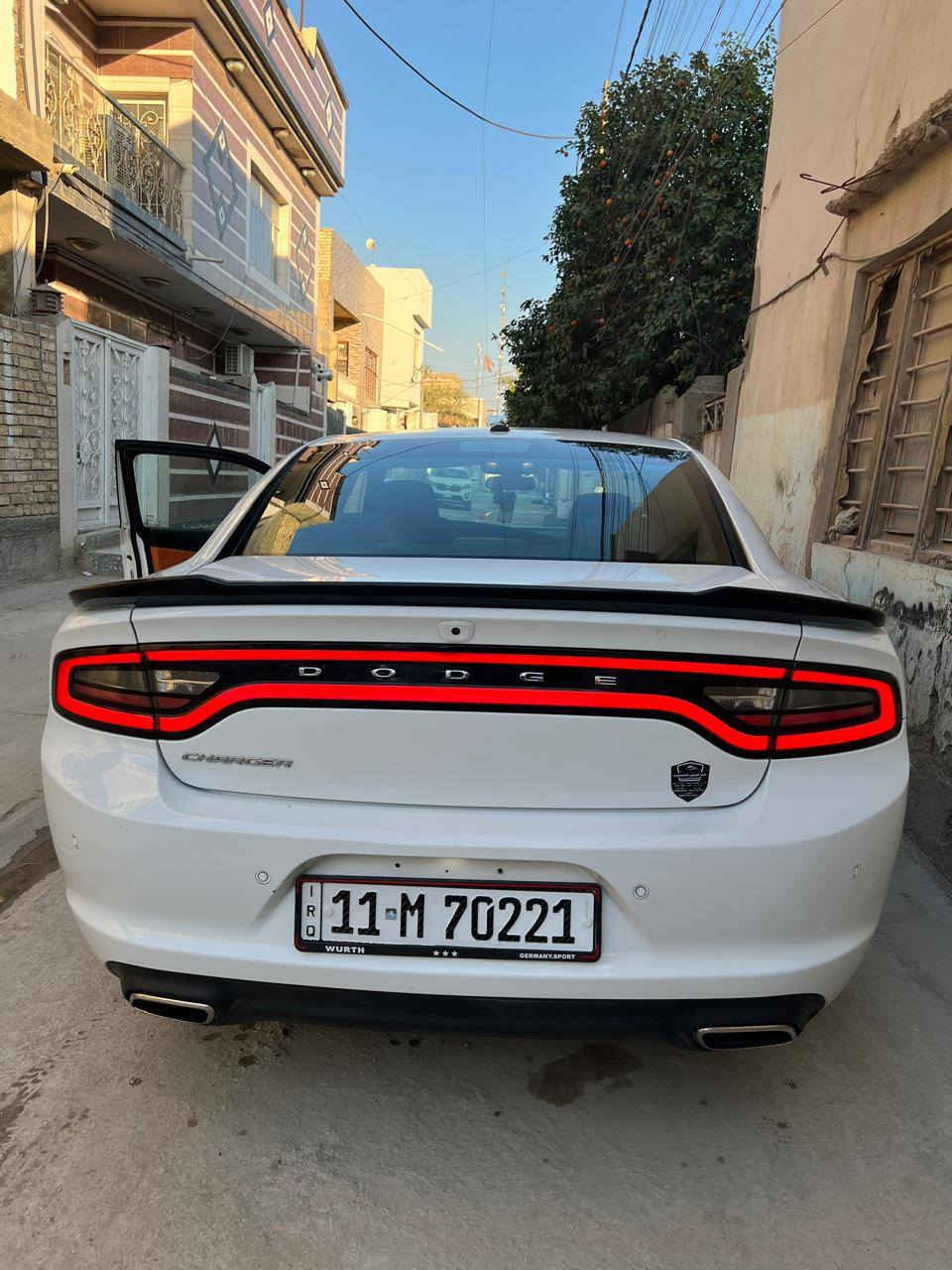 جارجر ٢٠٢٢ حادثها موضح بالصور sxt  بدون اريبااك ضربه سطحية مبدل بيها جاملغ وبابين نفس اللون الباب تبدلت بسبب ضربه خفيفه موضحه بصور الحادث
وبيها بارد يم قبغ البانزين 
سيارة جاهزة كلشي ماناقص بيها حتى دهن الگير مبدل من وصلت ٥٠ الف كامل مبدل وعليها منضومة زنون جديده ماشيه ٦٦ الف ميل وهي داخله ماشيه ٤٦ الف ميل 
السعر ٢٥٠ وبيها مجال رقم بغداد 
مكانها بابل
***********
