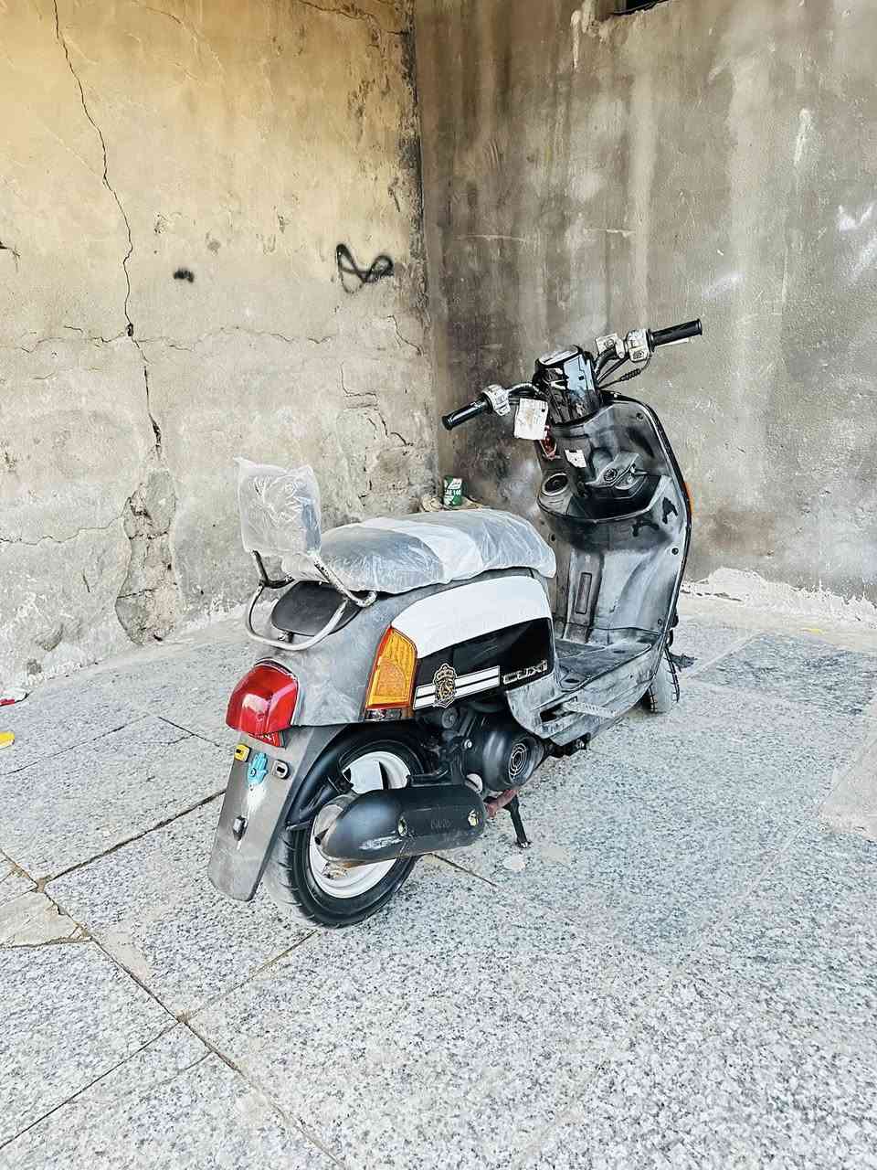 سلام عليكم دراجه بوليس للبيع كفاله عامه وختم واحد ويه المحرك مكاني بصره المعقل السعر 950وبيه مجال ***********
