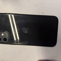 ايفون 11 عادي 64 وتر ممفتوح ولا مبدل بي شي  بطاريه 74 بس ميصرف  مكاني ...