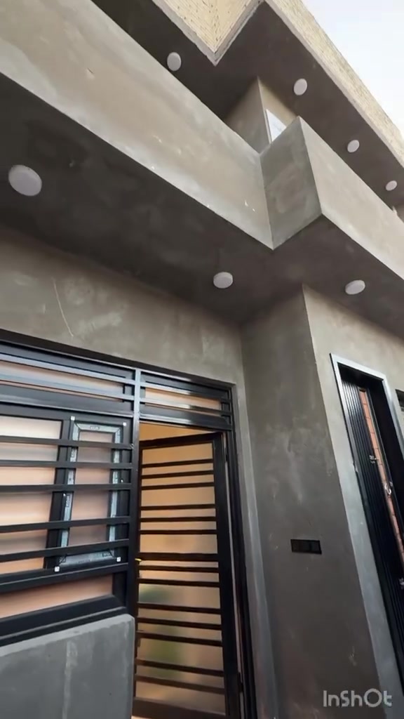 سلام عليكم بيت للبيع مساحه ١٠٥ م
كنطره السلام فرع البرج مقابل عطاء الوارث للبناء 
الاتصال ***********
