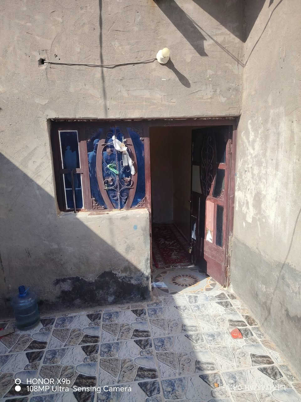 سلام عليكم
يوجد بيت في منطقه نواب الضباط البيع

مساحه البيت 150m الاستفسار الاتصال بالرقم.ــــــــــــــــــ***********
